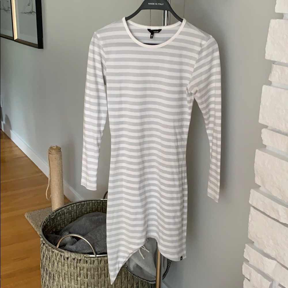 Hurley long sleeve light fabric dress